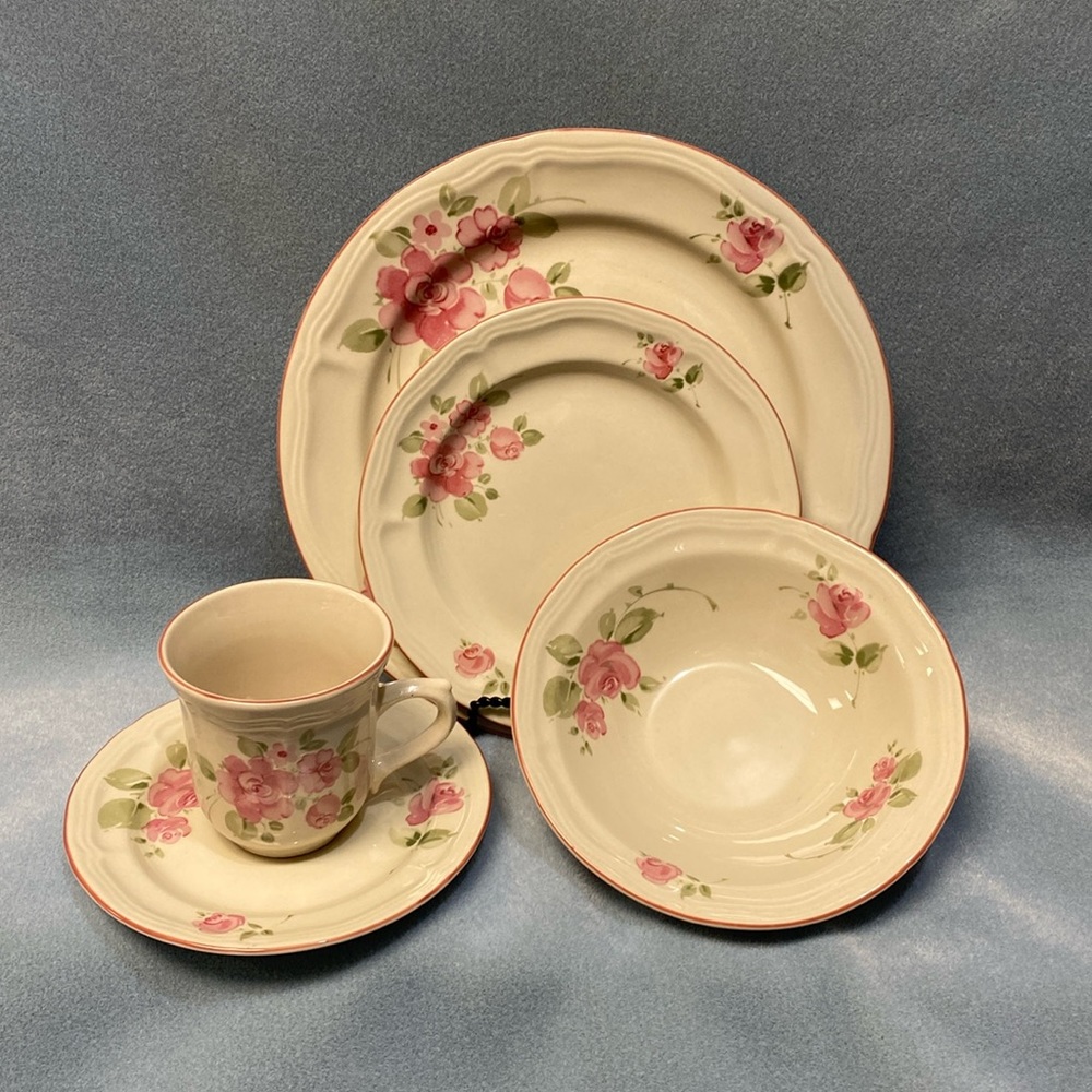 Gibson Roseland Fine Stoneware 5-piece Place Setting